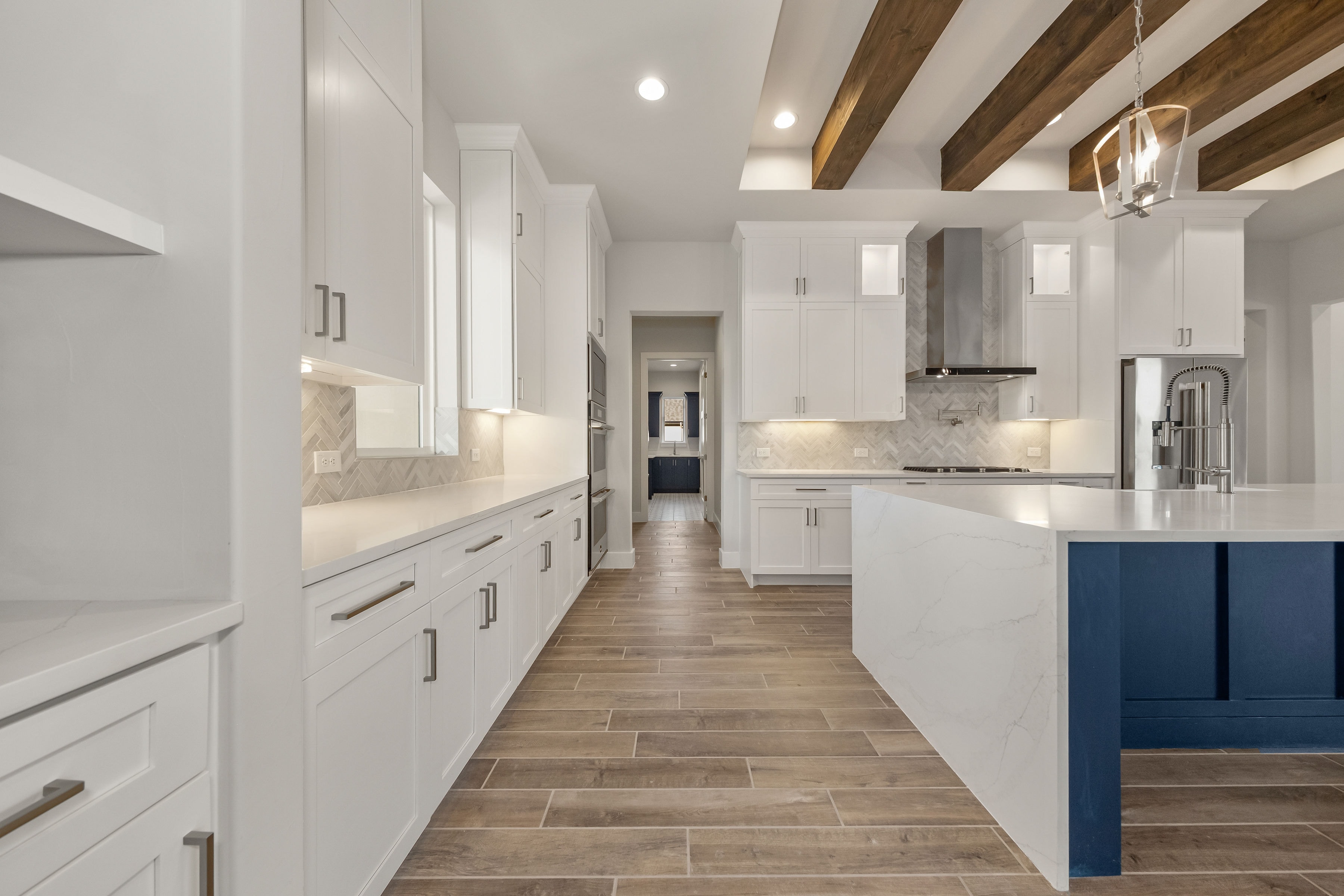 Elegant and Charm Kitchen